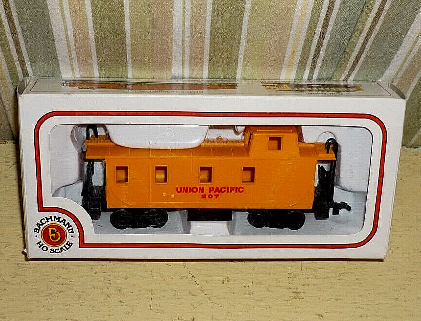 Bachmann HO Scale UNION PACIFIC Caboose Car YELLOW & RED 5 1/2 ” long