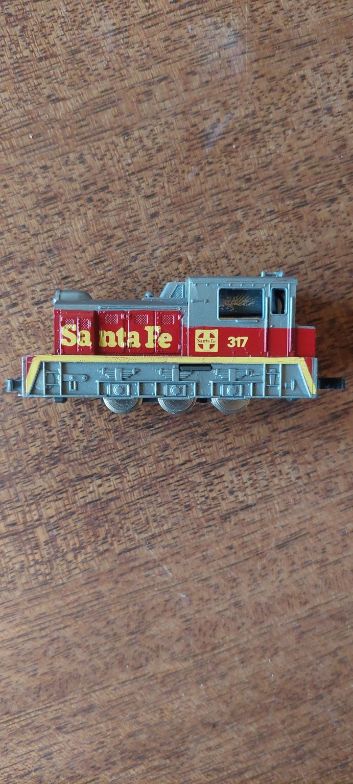 n scale Santa Fe Diesel Switcher Locomotive Red/silver/ yellow. runs perfectly.