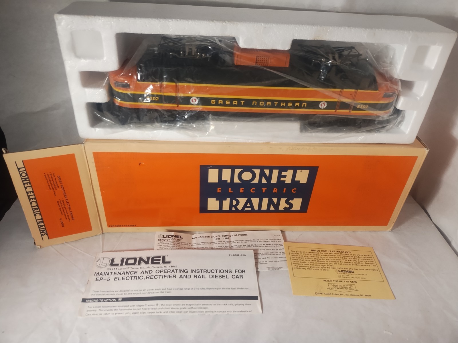 Lionel Great Northern Electric Locomotive Engine EP-5 6-18302 with Box Cab 8302