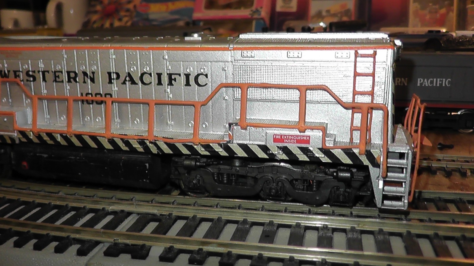 ho western pacific rivarossi diesel locomotive runs on track