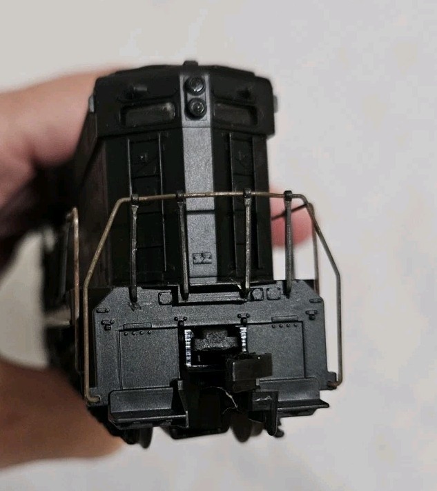 HO Athearn PRR SD-9 EMD Powered Diesel RD # 7607- For Parts