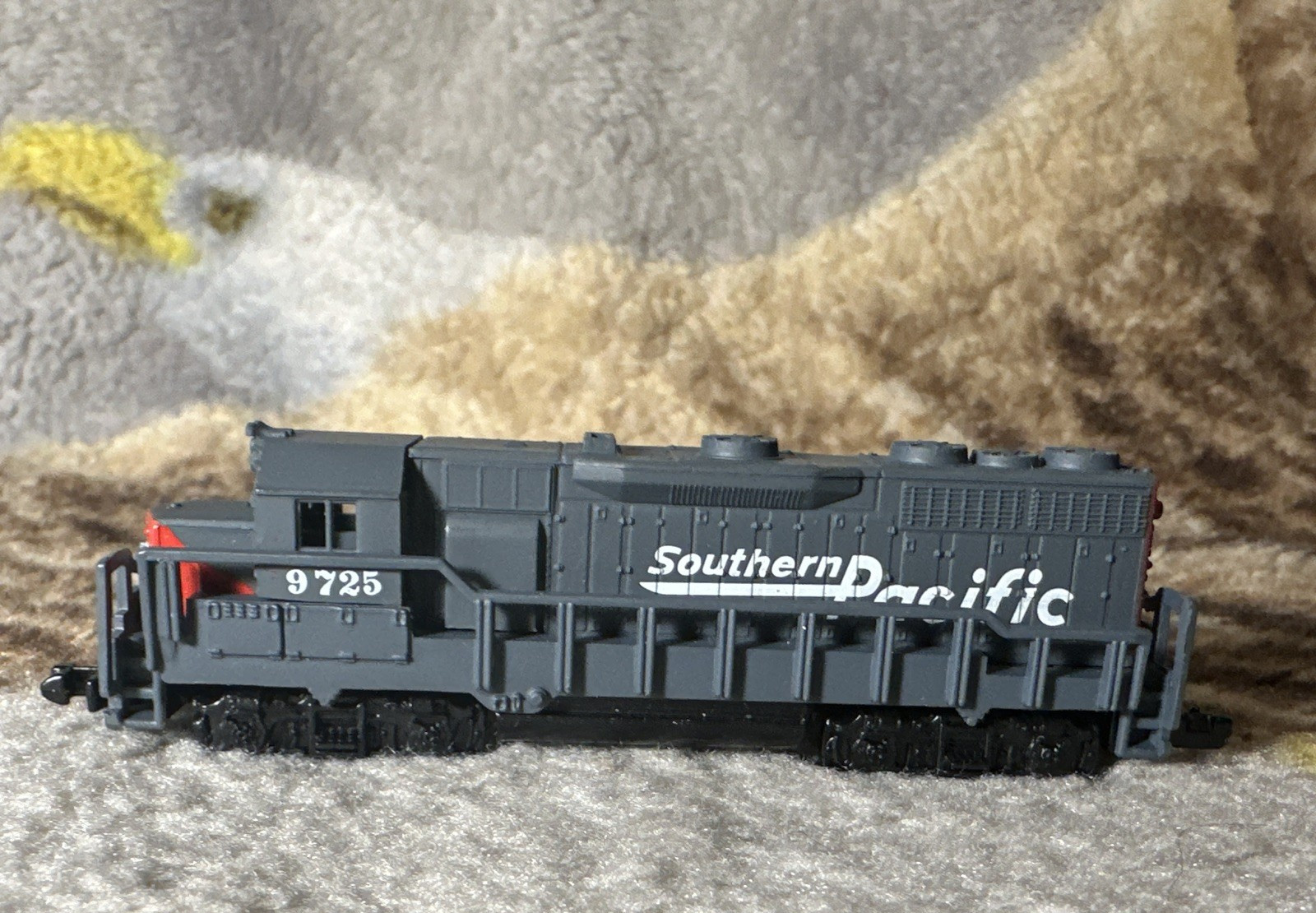 Southern Pacific High Speed Metal Products N Scale 9725 Diesel Locomotive Train