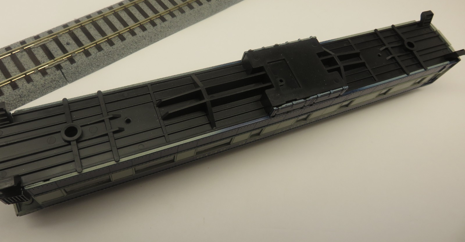 Athearn HO B&O Heavyweight Observation Car Body Shell and Underframe only