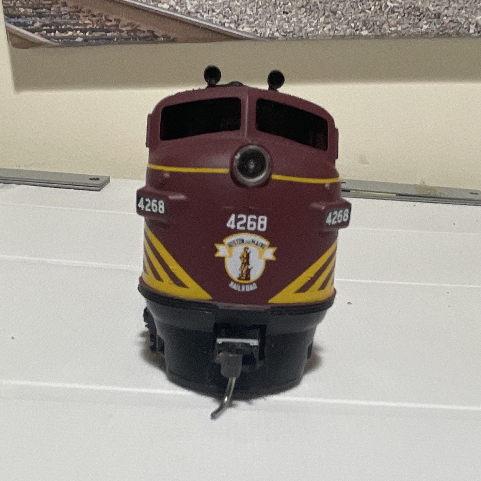 HO Boston and Maine Diesel Locomotive #4268 Maroon Yellow Silver Black