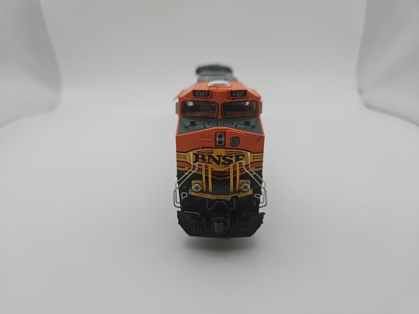 Scaletrains BNSF Railway C44-9W Heritage II Custom Weathered #4347 SXT31320
