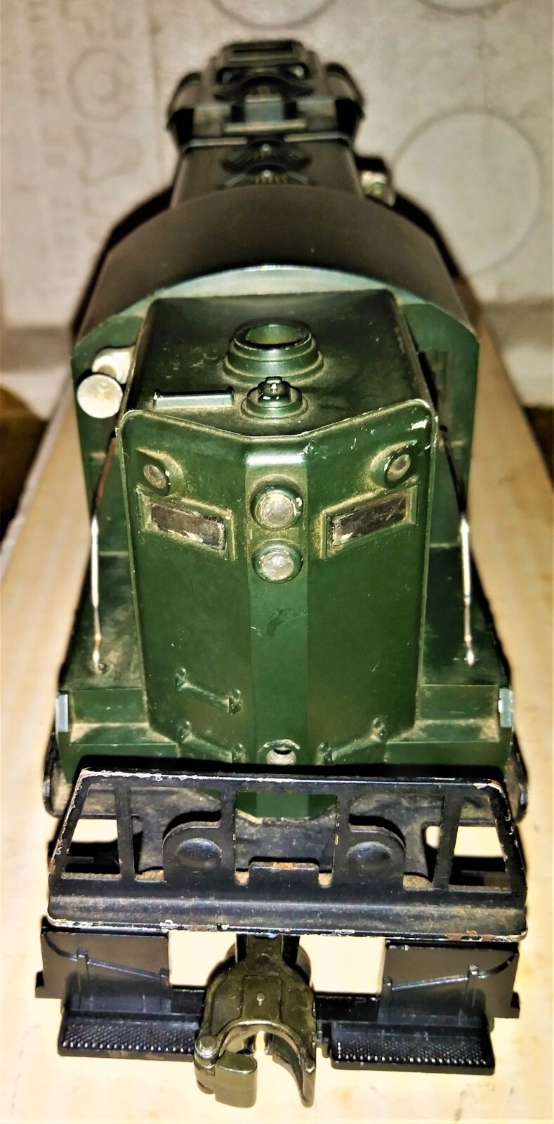 1955 LIONEL POSTWAR #2338 MILWAUKEE GP-9 DIESEL WITH REPRO #8357 PENN SHELL NICE