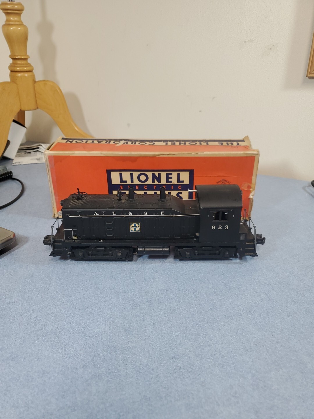 Lionel Postwar AT&SF 623 Diesel Loco Switcher serviced & ready to work !