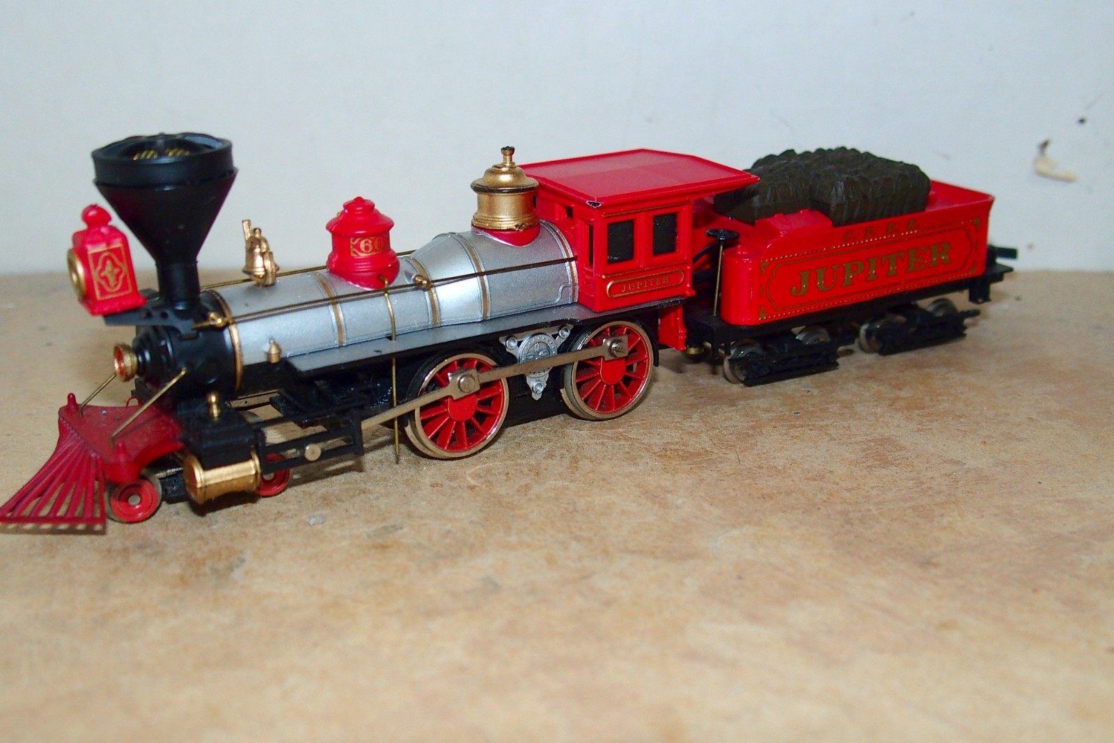 HO SCALE BACHMANN CENTRAL PACIFIC ‘”JUPITER” locomotive. Runs good. Box.