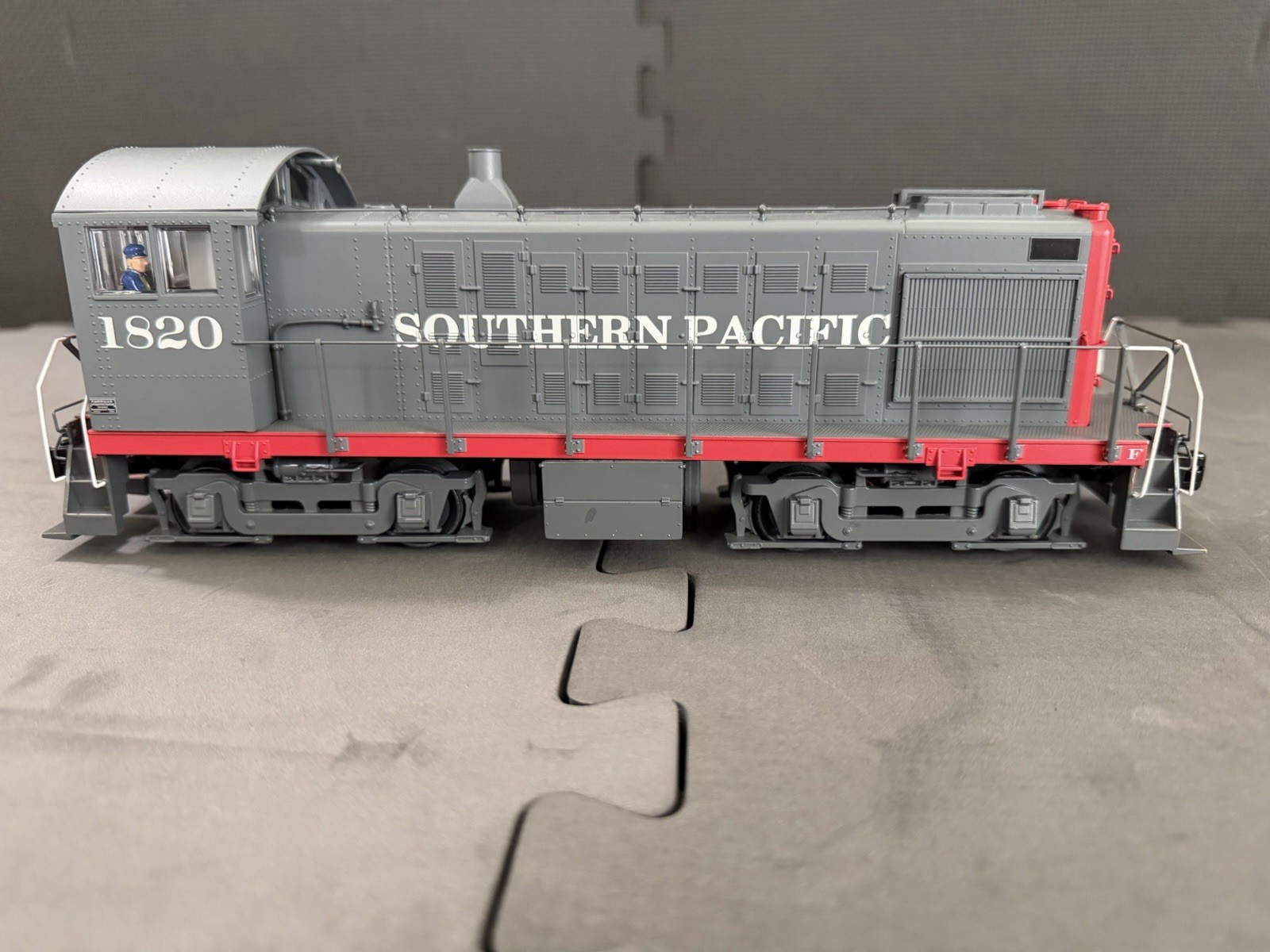 **Mint** Lionel Southern Pacific ALCO S-4 #1820 O Gauge Item 2033160