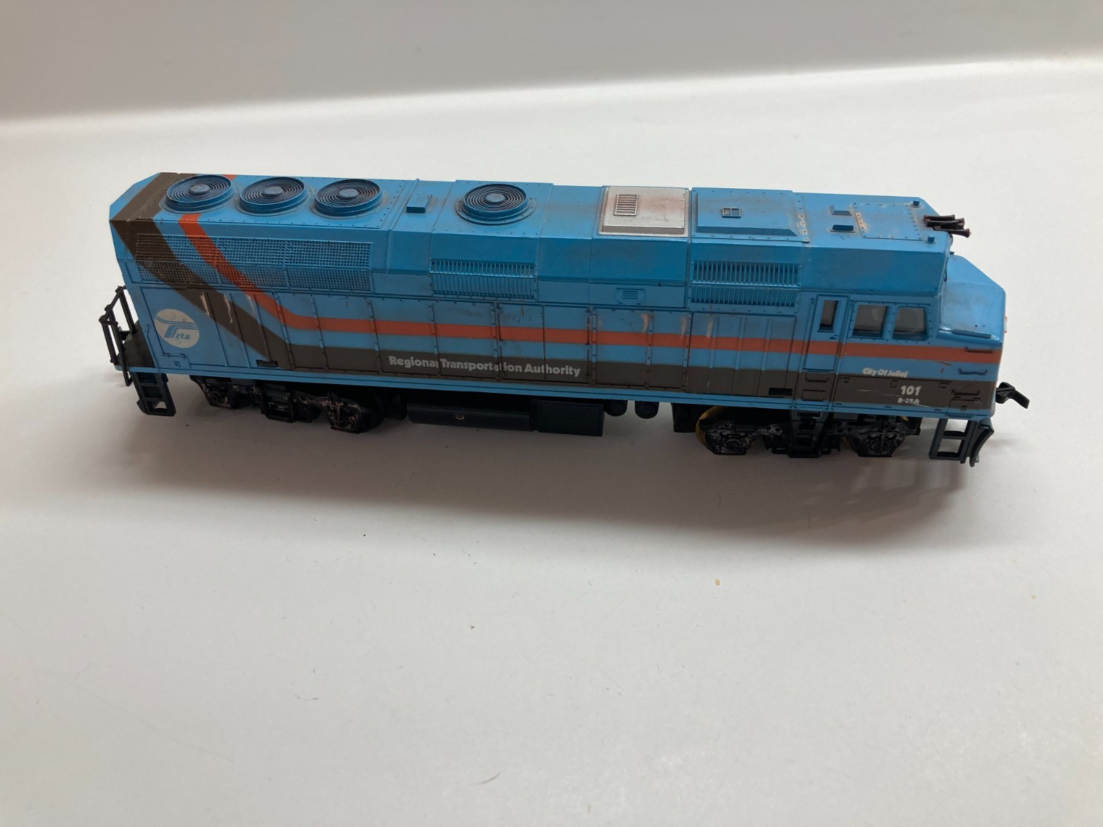 HO Life-Like Deisel Locomotive 08242 F40PH ( RTA) Regional Transit Blue