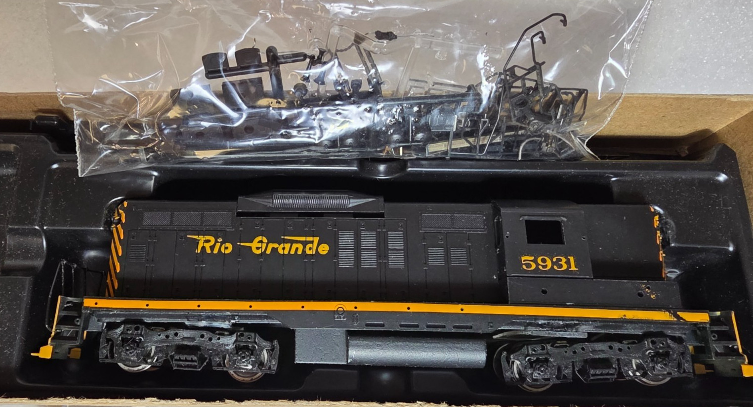 Front Range Products Ho Scale GP-9 Powered Denver & Rio Grande Locomotive 9105