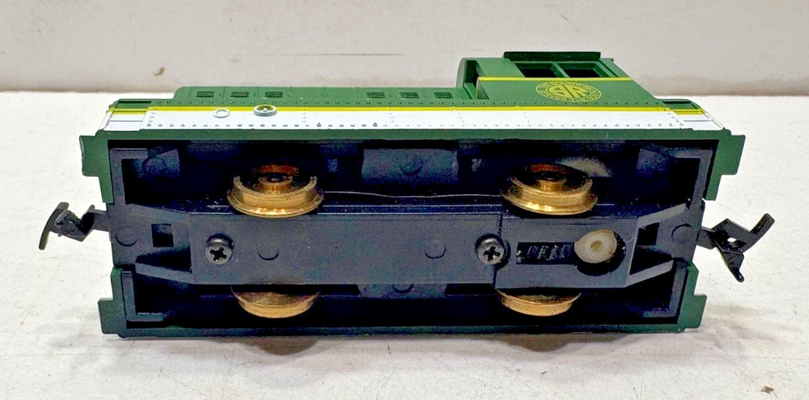 MODEL POWER “HO” SCALE SOUTHERN RAILWAY DIESEL SWITCHER LOCOMOTIVE, NEW.