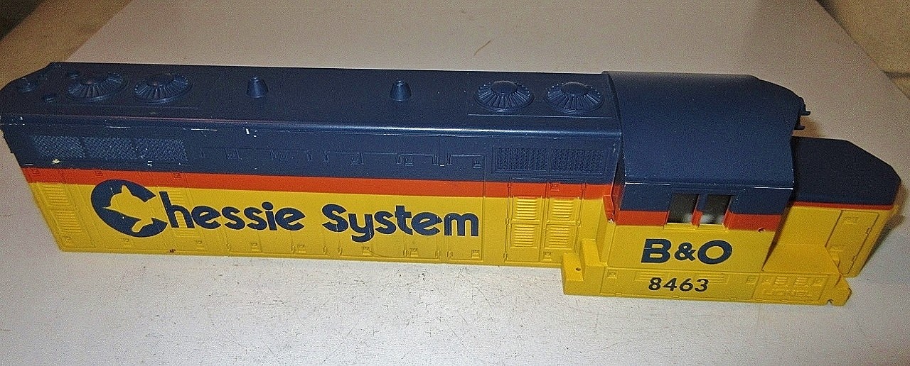 LIONEL #8463 B&O CHESSIE SYSTEM,GP-20 BODY