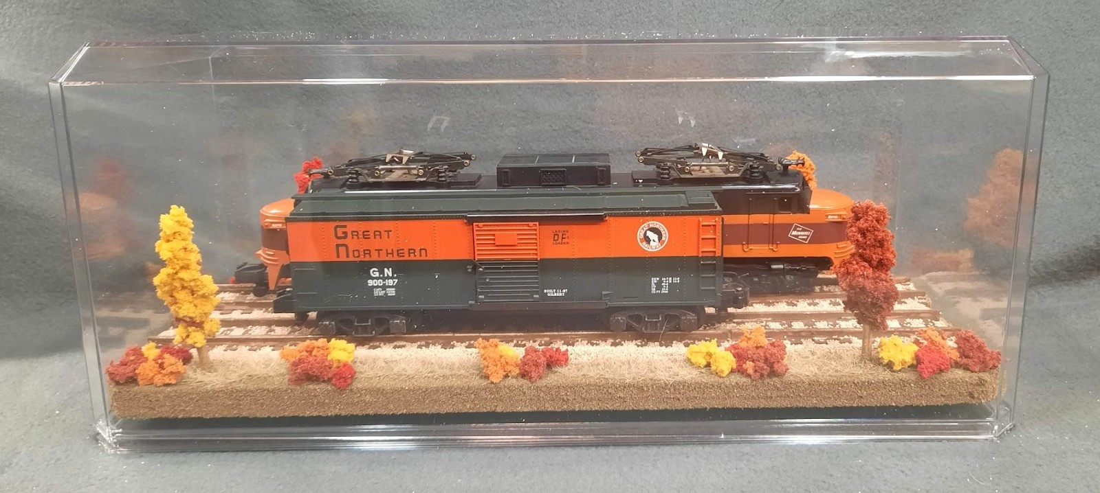 S SCALE 16″ DOUBLE TRACK DISPLAY CASE- “FALL FOILAGE SCENE”-FOR ANY S TRAINS