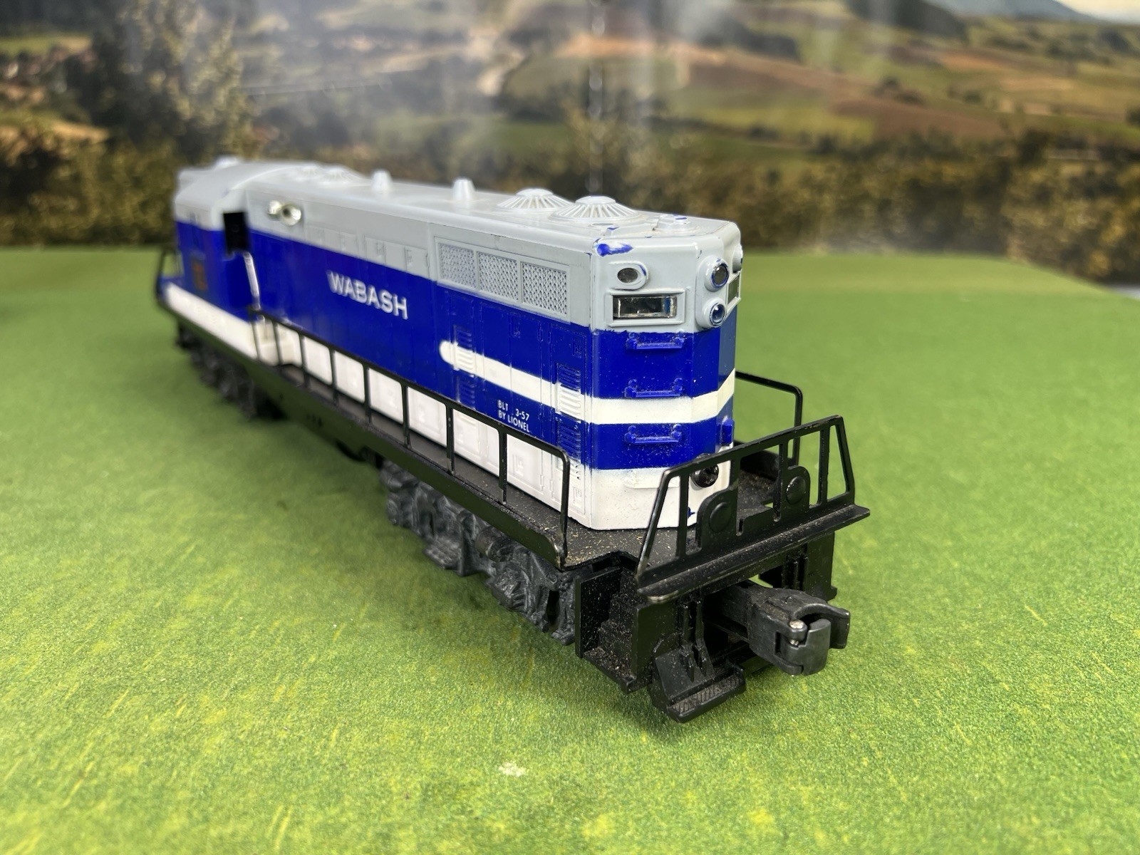 LIONEL POSTWAR 2339 GP-7 DIESEL LOCOMOTIVE WABASH IN EXCELLENT CONDITION OB