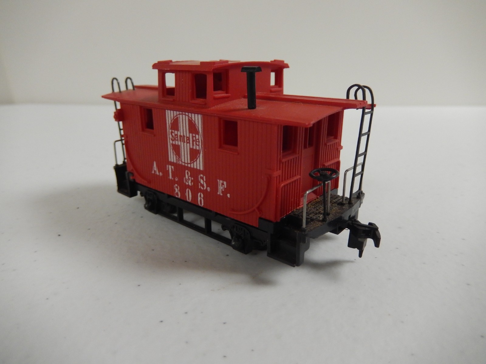 Bachmann HO Santa Fe Diesel & Mantua A.T. & S.F. 806 Caboose – No Box