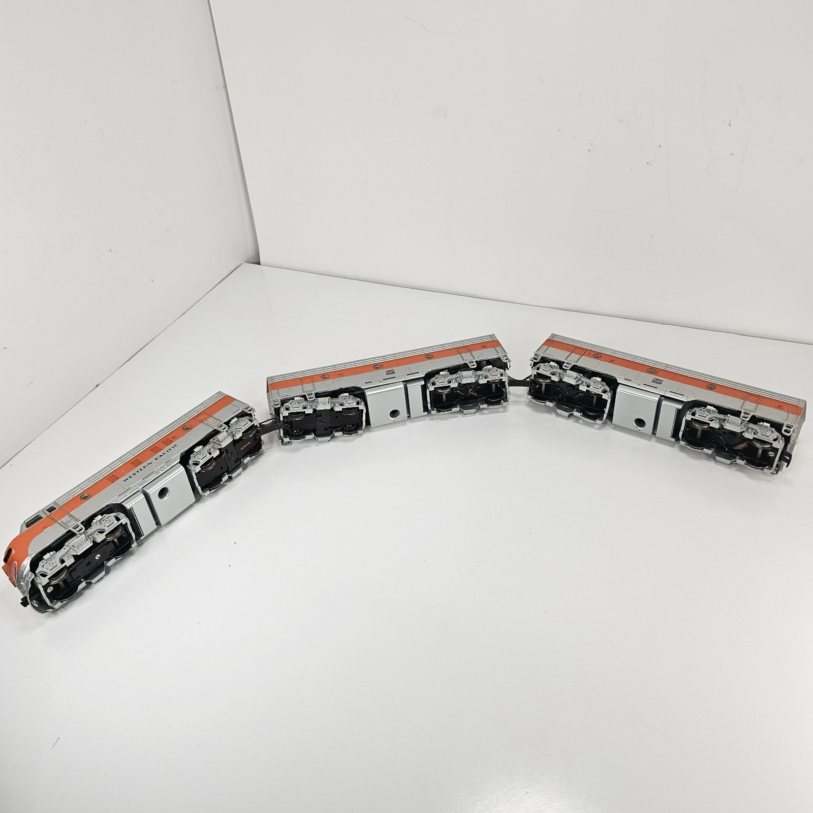 Marklin 26600 Western Pacific Diesel Locomotive WP 805-D 805-B 804-B Untested HO