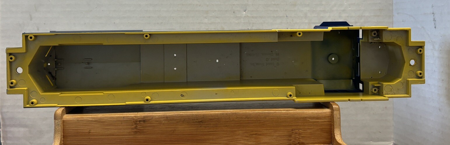 Lionel 6-18215 CSX #7643 SHELL ONLY C40-8