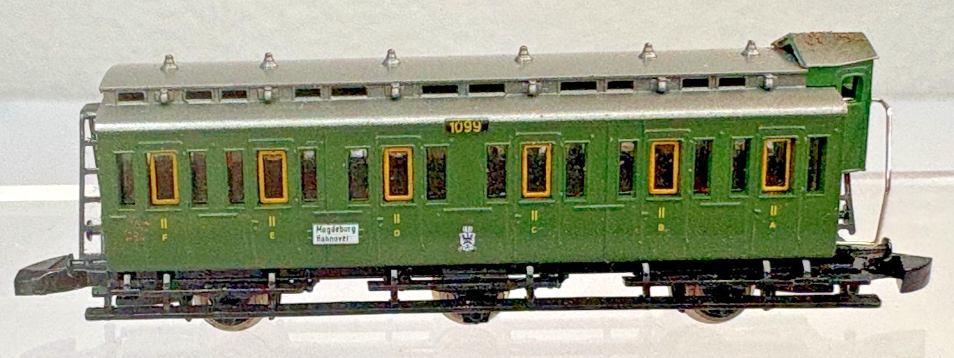 Z Scale Marklin Mini-Club 8104 Steam Passenger Train Set