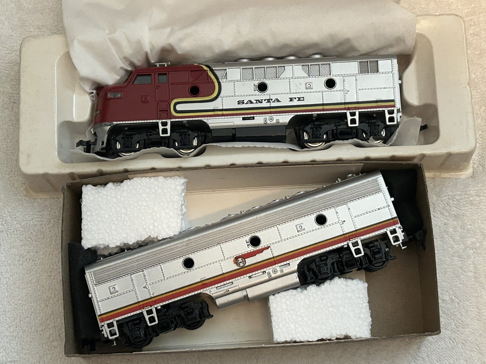 HO Scale Santa Fe F3A F7B Locomotive Set Model Power 6730 Athearn Warbonnet NIB