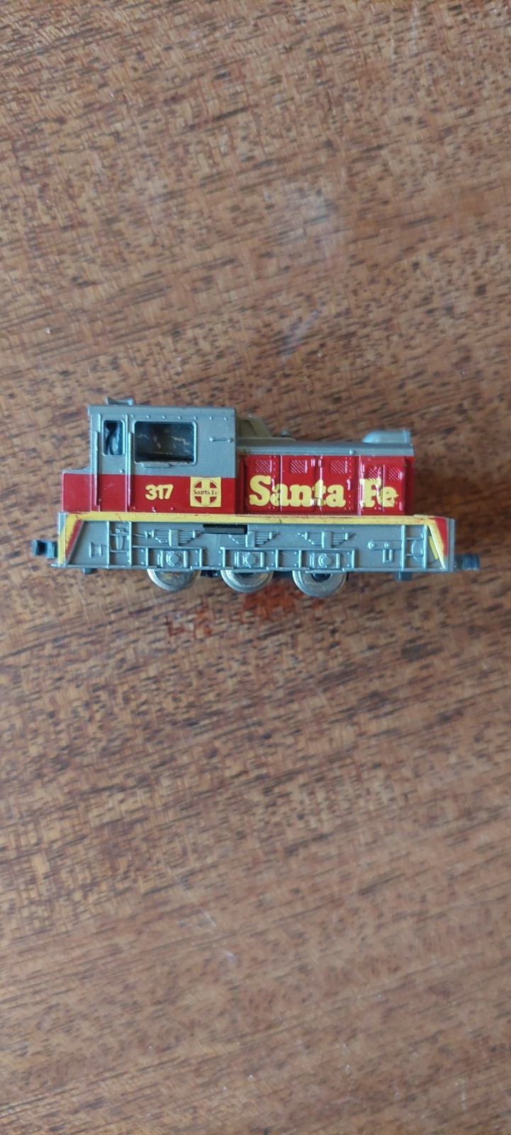 n scale Santa Fe Diesel Switcher Locomotive Red/silver/ yellow. runs perfectly.