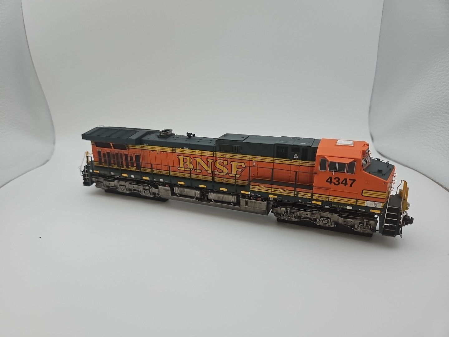 Scaletrains BNSF Railway C44-9W Heritage II Custom Weathered #4347 SXT31320