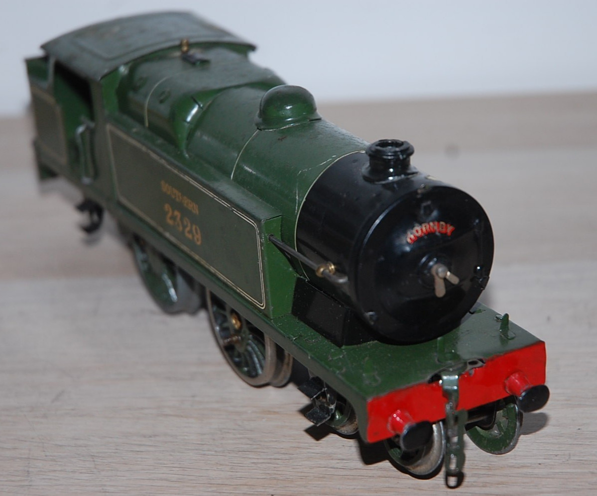 HORNBY O GAUGE CLOCKWORK No 2 SPECIAL TANK LOCOMOTIVE IN GREEN S R LIVERY