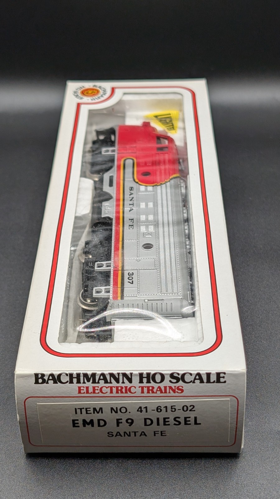 HO Scale Bachmann F7-A Santa Fe Chrome #307 Powered Diesel Locomotive