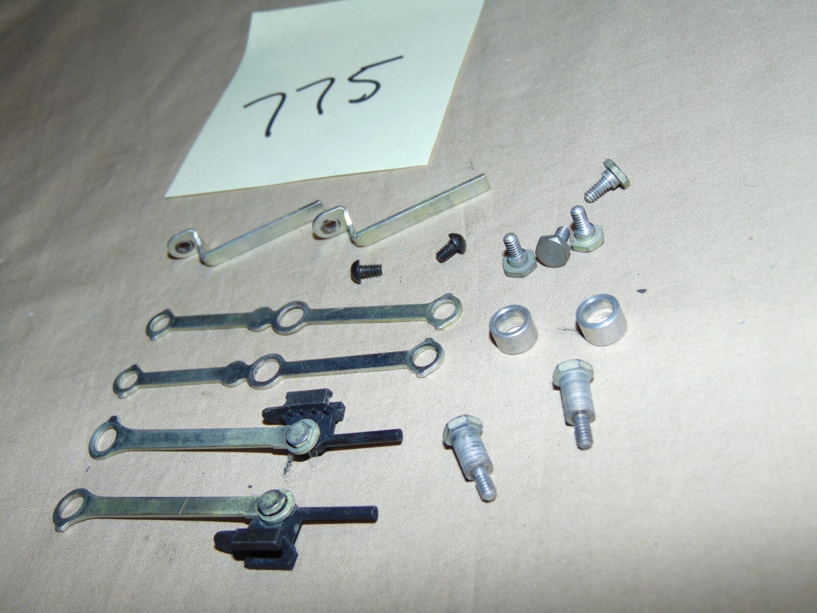 LIONEL 2037 – 2018 – 2029 STEAM ENGINE RODS – SCREWS #775