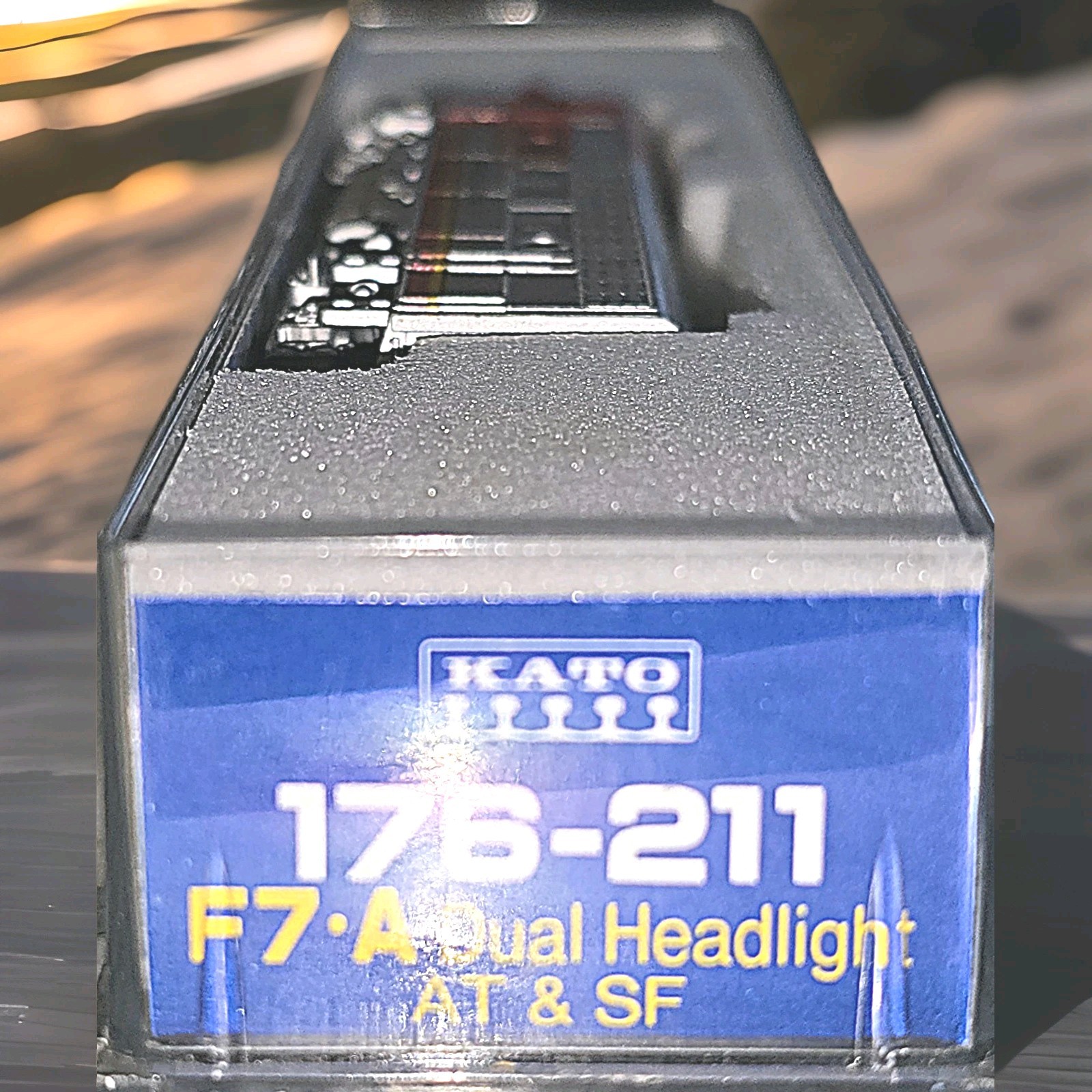 N Scale 1:160 Kato 176-211 ATSF F7A Pow. F7A Santa Fe Warbonnet Dual Headlight