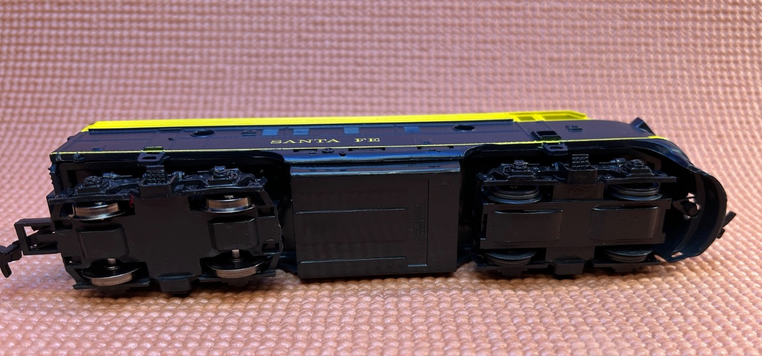 HO Diesel Locomotive Santa FE, Blue Yellow Model Railroad WORKs lot 5-3 bin2
