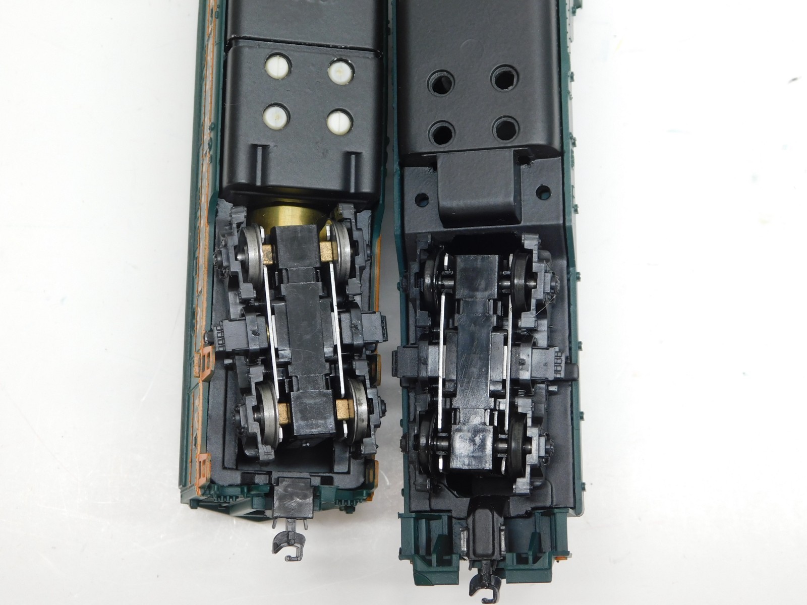 Athearn HO Western Pacific 2205 F7A/GP9 Diesel Locomotive Set-1 Powered/1 Dummy