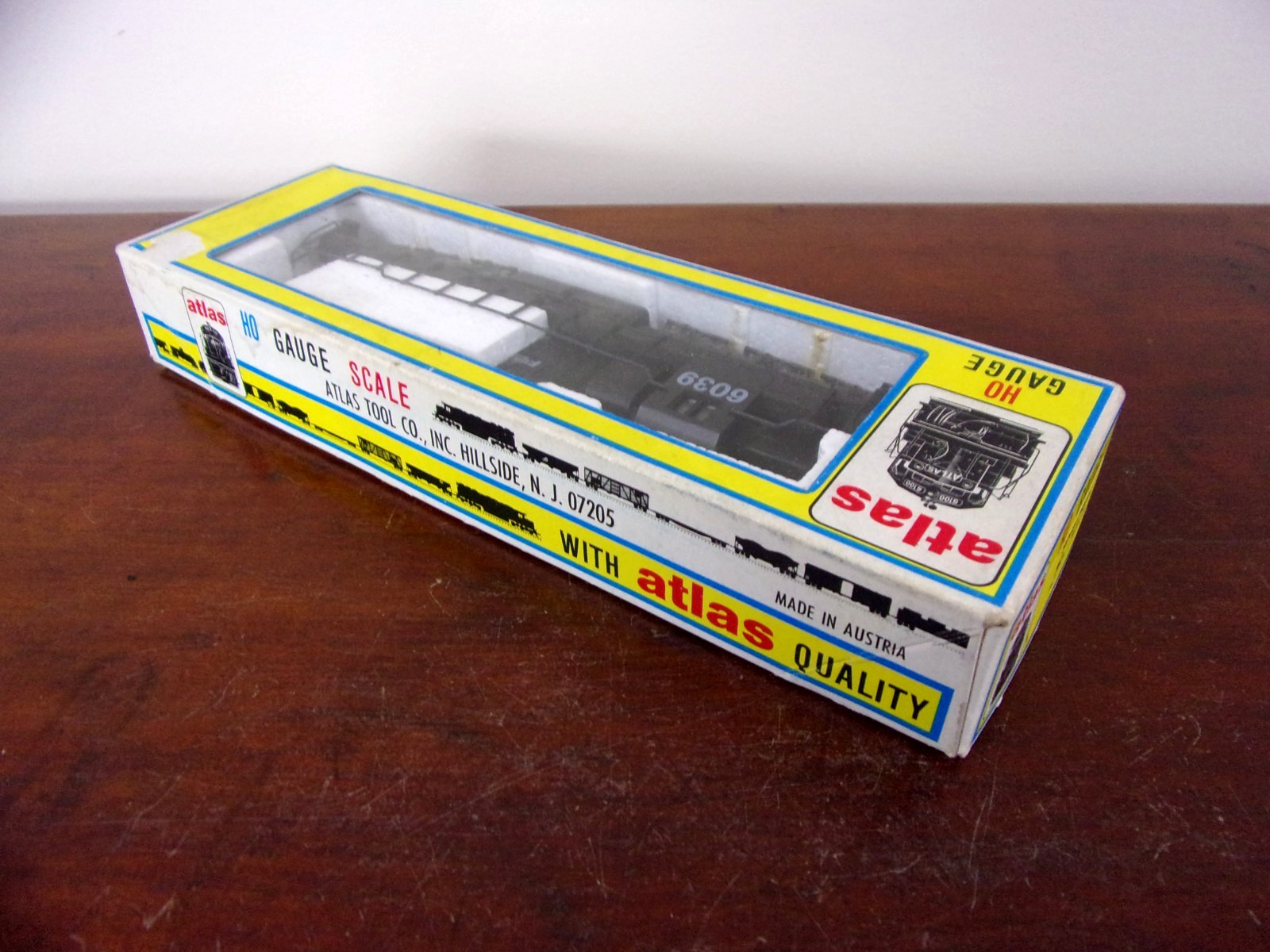 Vintage Atlas SD35 Diesel #7017 Penn Central HO Scale