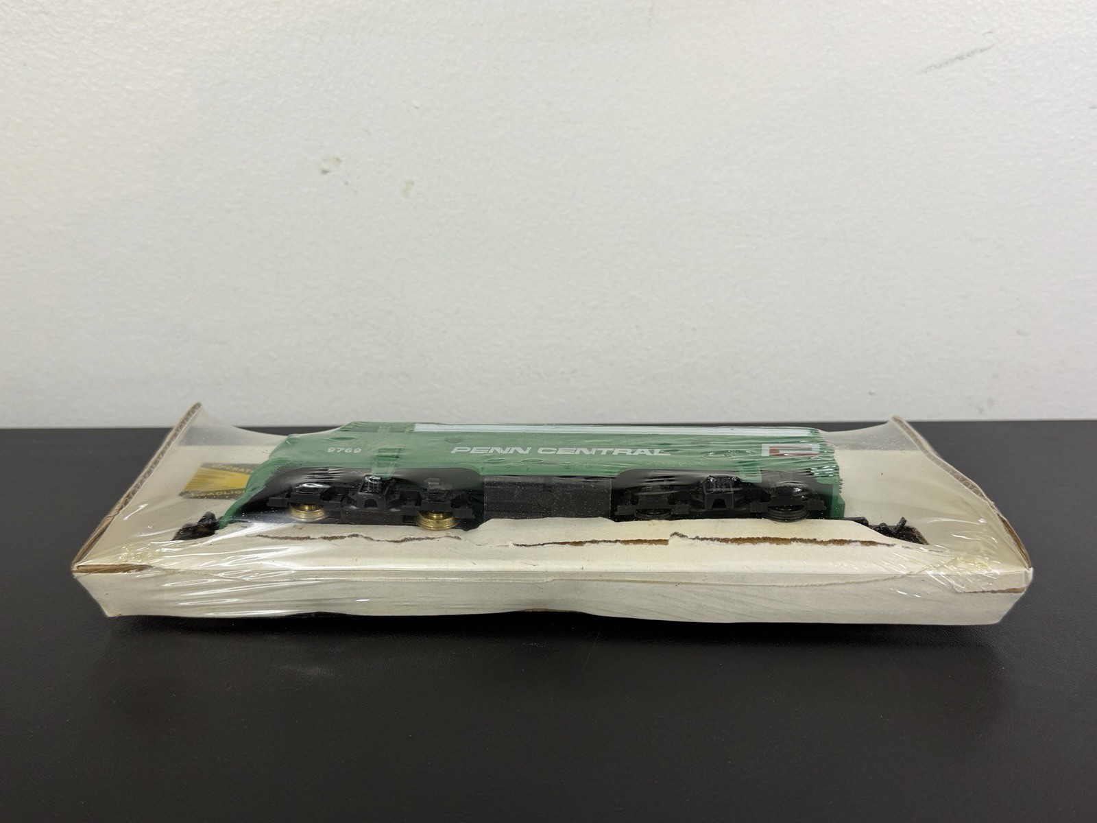 NEW TYCO HO Scale 224R:1200 Penn Central Diesel F9 A Unit Locomotive 9769 NOS