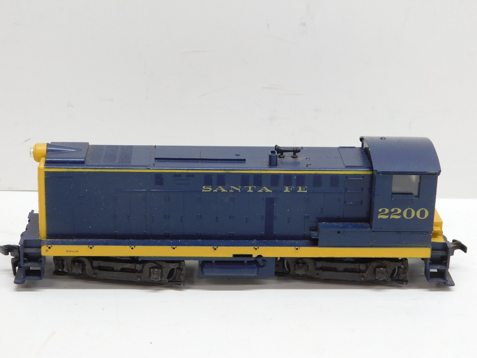 Athearn HO Blue Box Santa Fe S12 Diesel Engine #2200 – Powered Unit