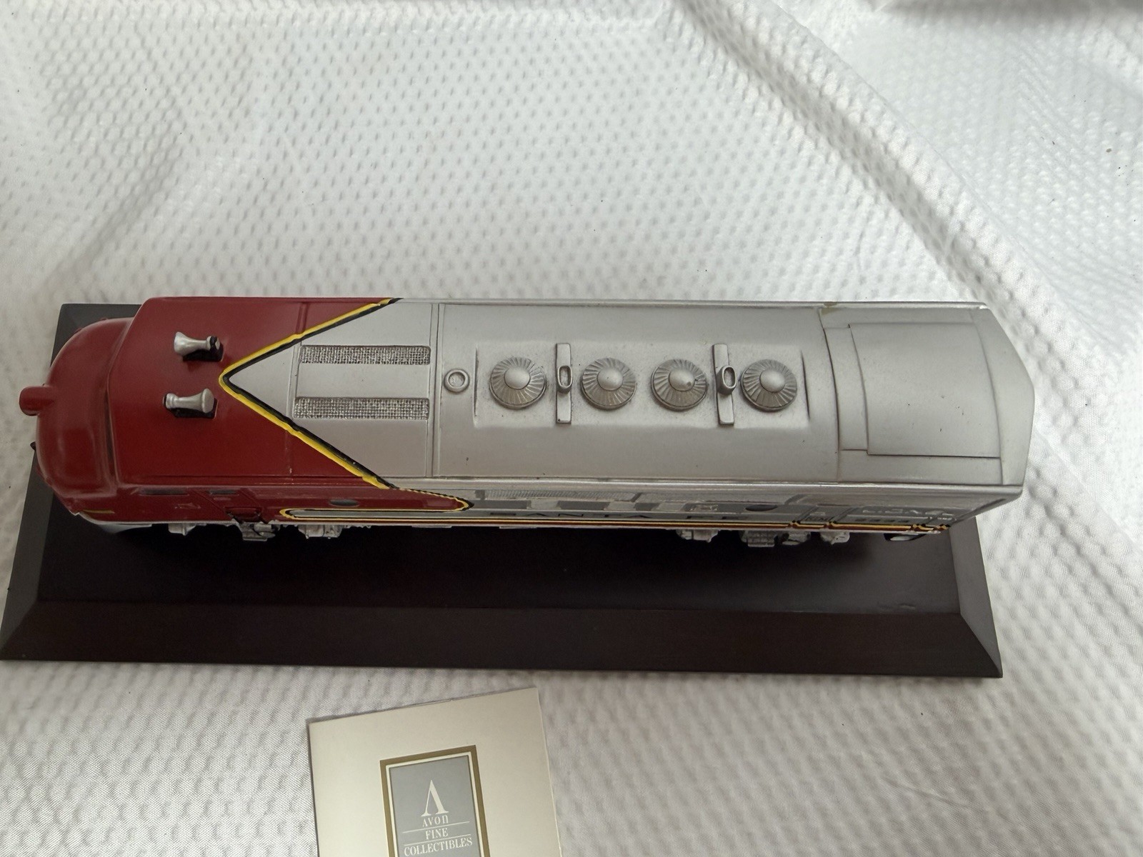Avon Lionel Santa Fe F3 Diesel Locomotive w/ Wood Base