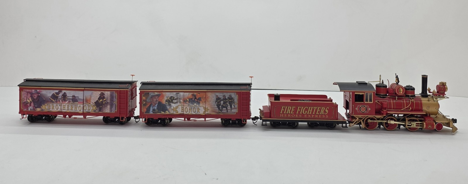 Hawthorne Village Fire Fighters Heroes Express Locomotive, Tender and Cars On30