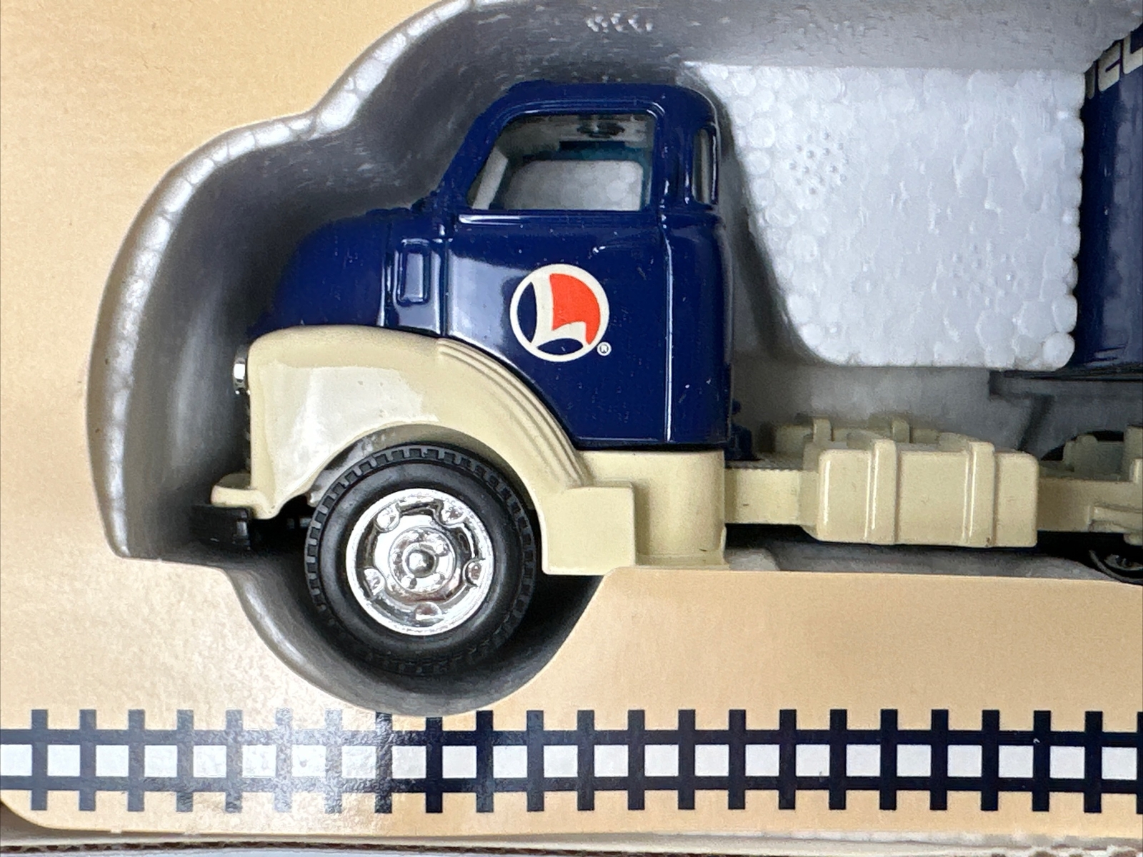 EASTWOOD ERTL LIONEL TRAINS JOSHUA LIONEL COWEN SIGNATURE EDITION #3 TRUCK SET