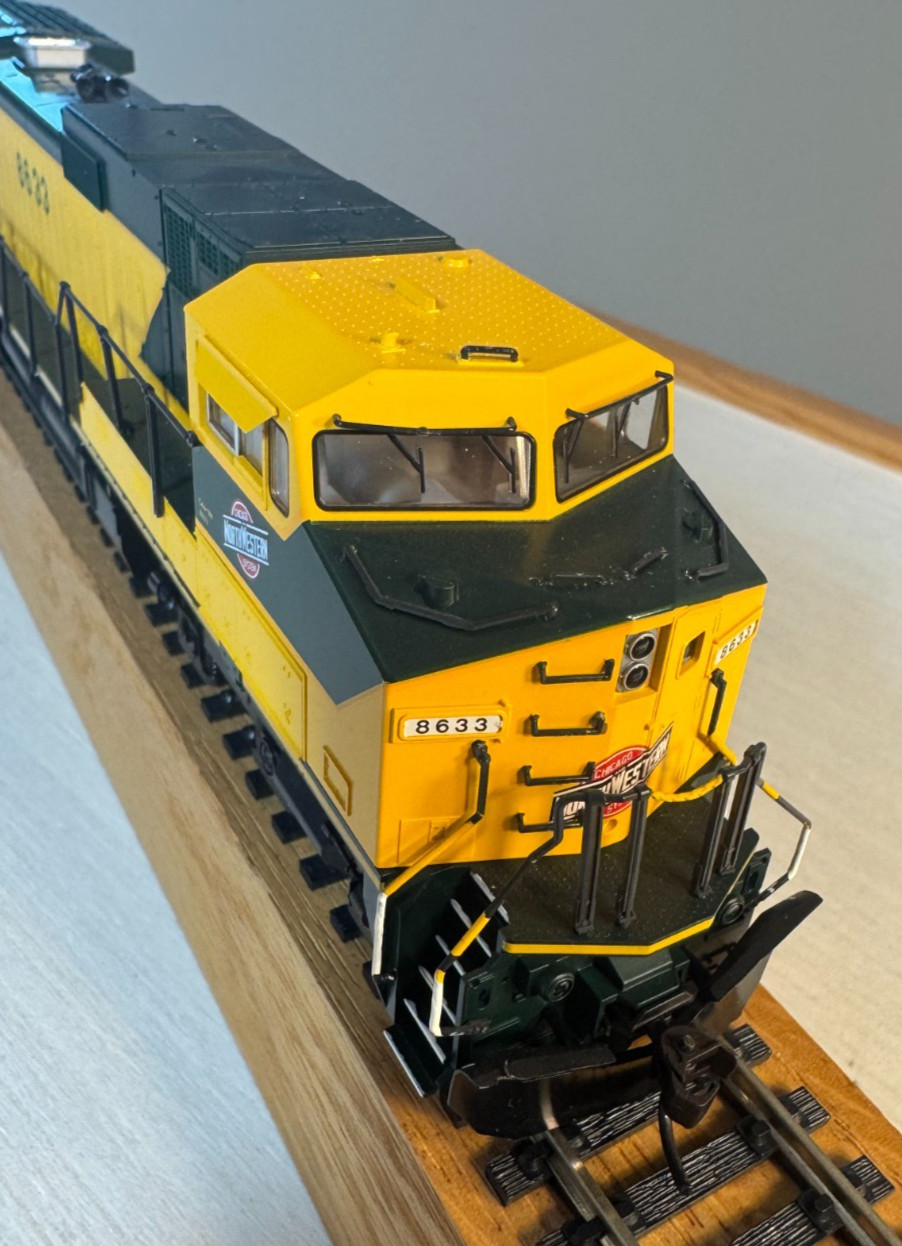 Set of 2 CNW Diesel Locomotives with DCC Control – EMD SD-7 & GE DAsh9-44CW