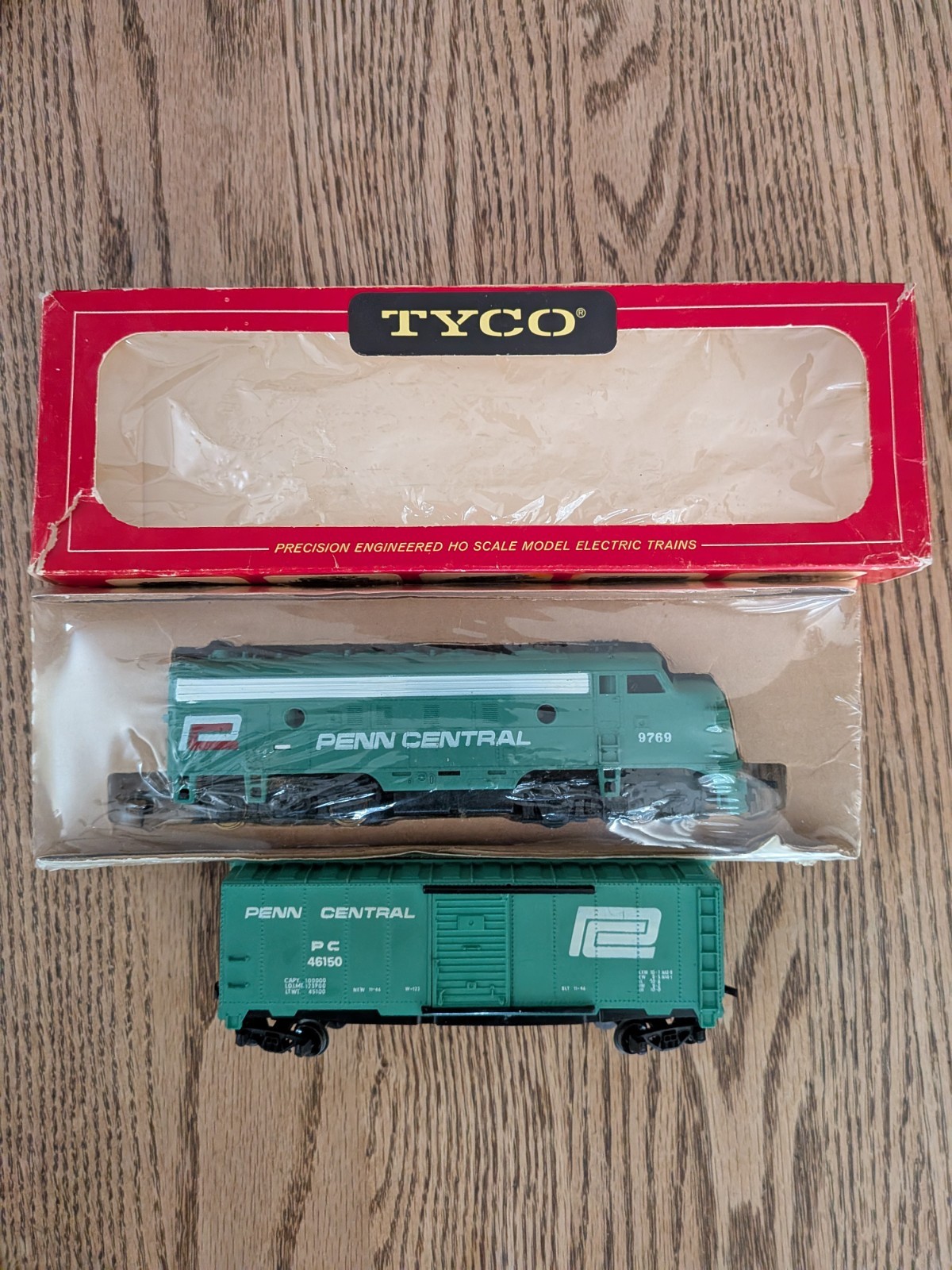 NEW Tyco Penn Central Engine #224R:1200 and Used Box Car #46150