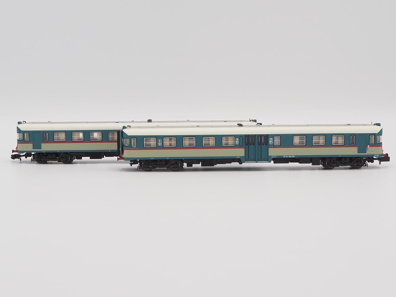 Arnold HN2569 Scale N Diesel Railcars ALn 668 Blue/Beige Livery Era IV