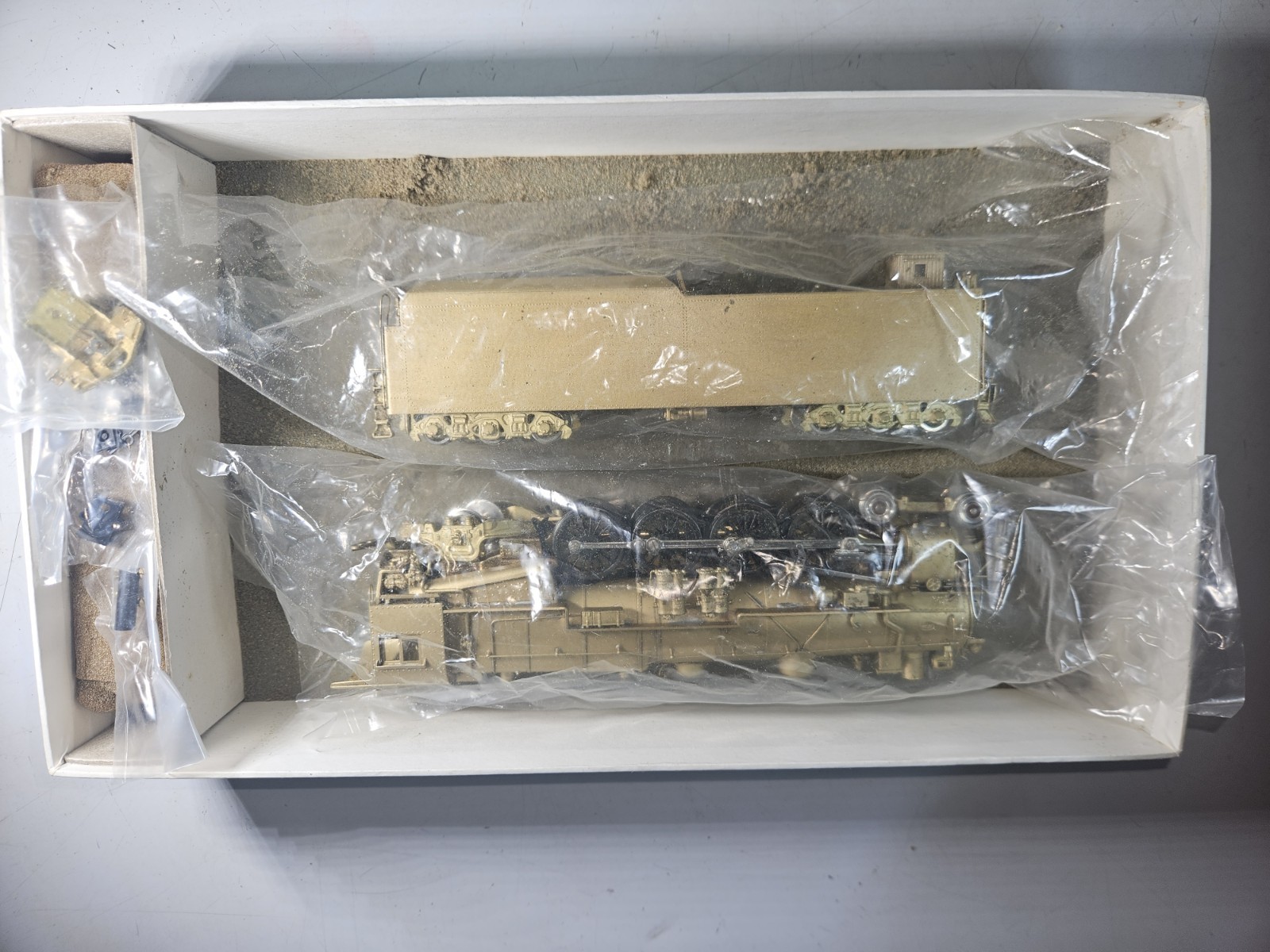 WESTSIDE MODEL CO. HO SCALE BRASS STEAM LOCOMOTIVE AND TENDER, PENNSYLVANIA M-1A