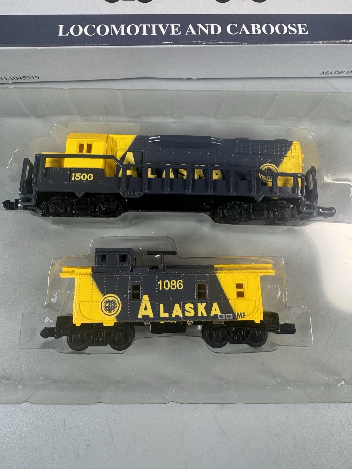 Alaska Railroad Locomotive & Caboose Set No.1500 1086 Open Box N Scale