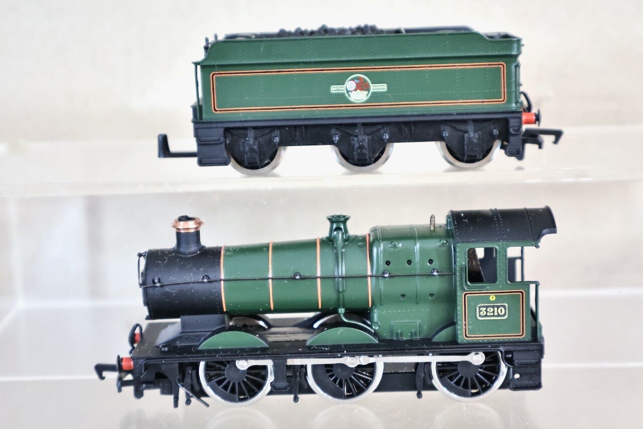 MAINLINE 37-077 BR GREEN 0-6-0 COLLETT CLASS GOODS LOCOMOTIVE 3210 BOXED og