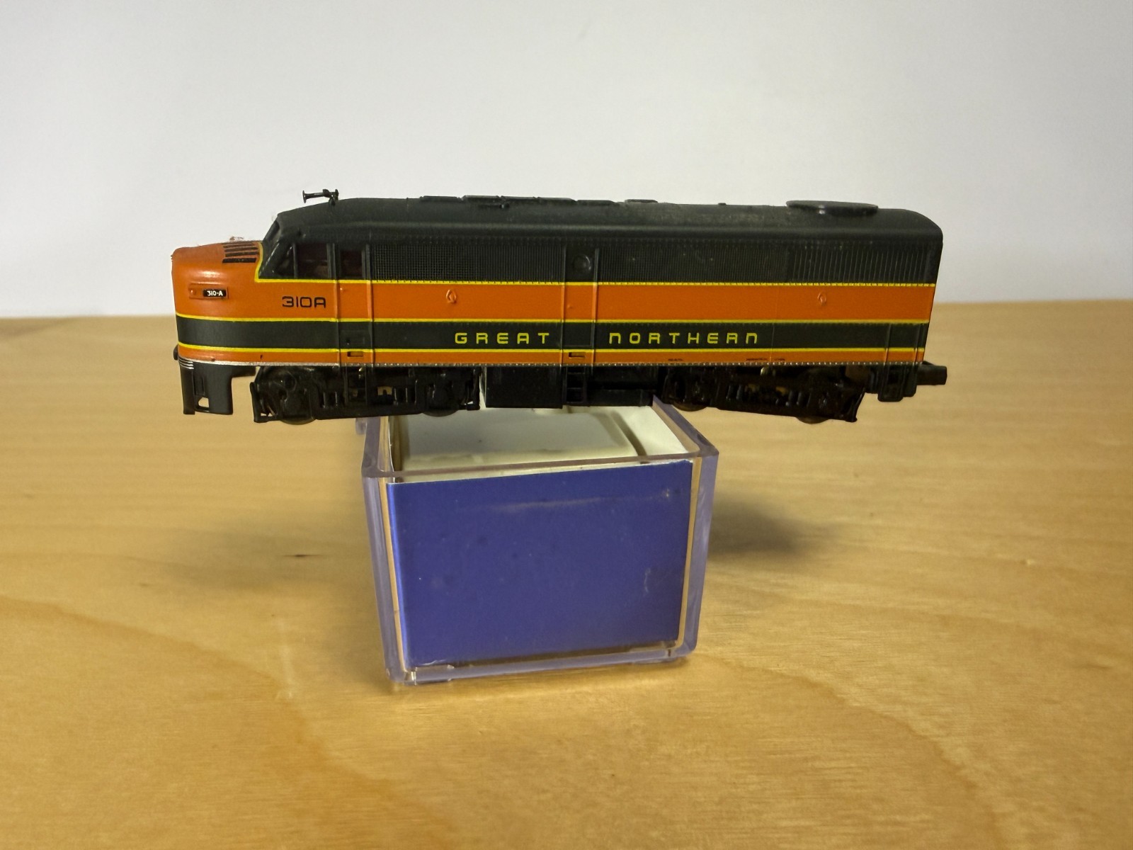 N Scale Life-Like Great Northern Alco Locomotive #310A