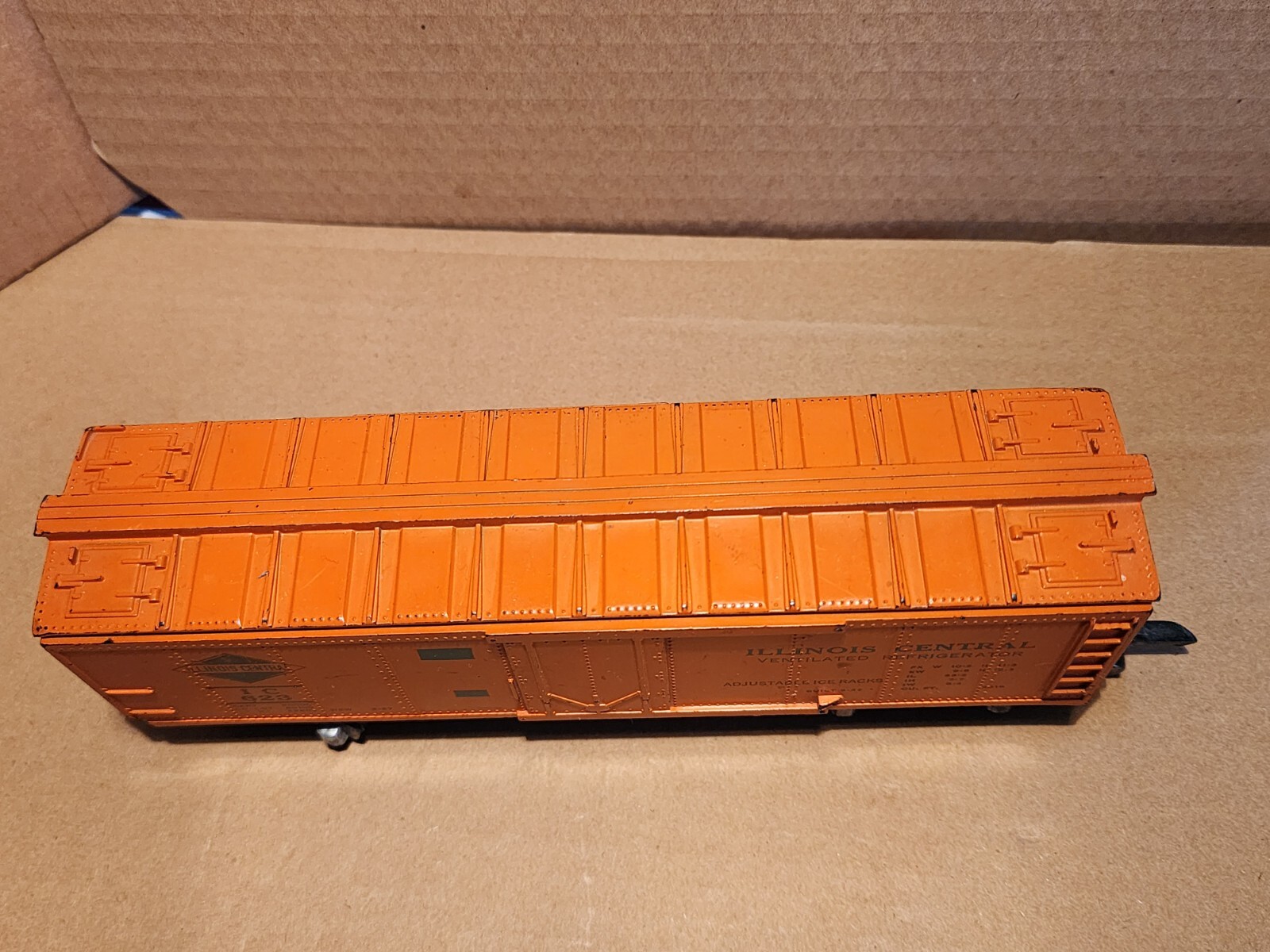 AMERICAN FLYER IC 630 Reefer Boxcar and Grey 640 Hopper-Very Good Condition jw
