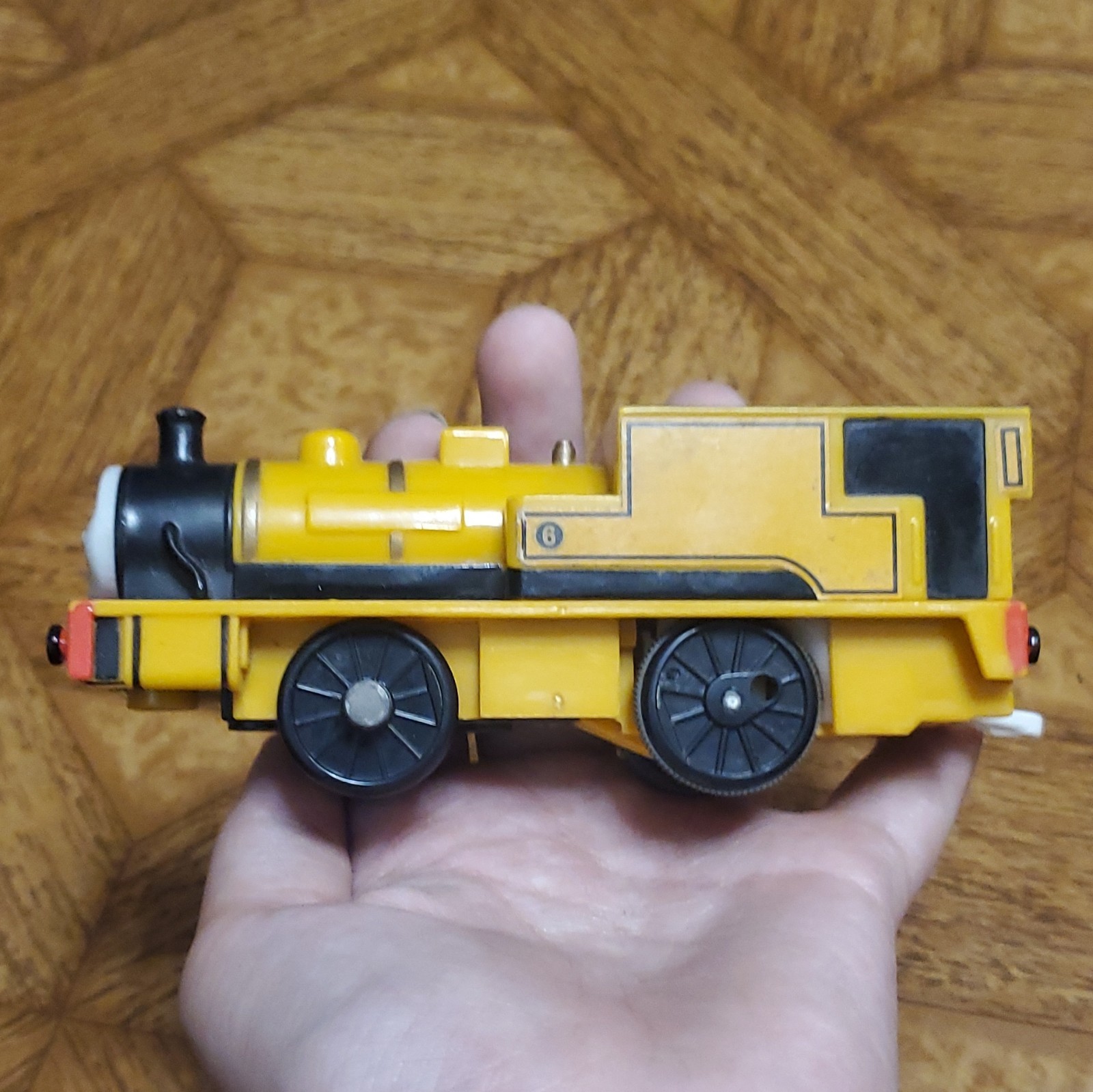 Mattel Thomas & Friends Locomotive 2013 Blue Yellow Tender N Gauge 1:87