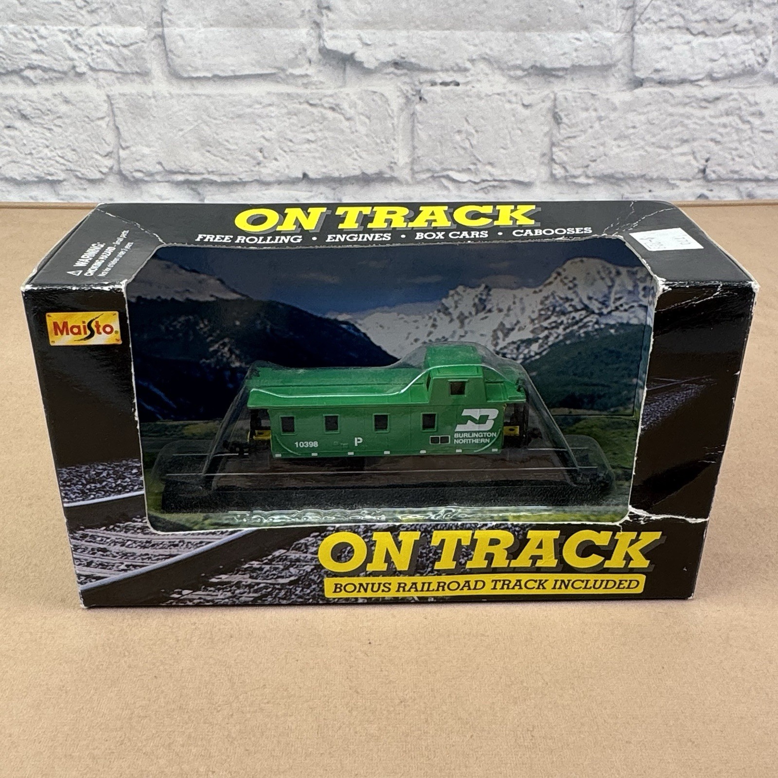 Maisto On Track Die Cast Train Replicas w/ Track Burlington Northern Engine