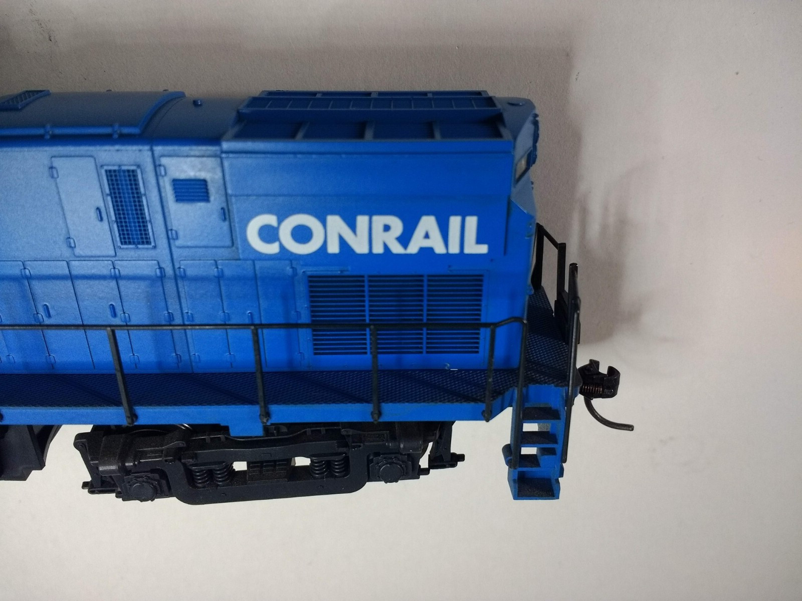 Kato / Atlas 8037 ALCO C-425 Conrail #2421 HO Scale DC – Kadee Knuckle Couplers