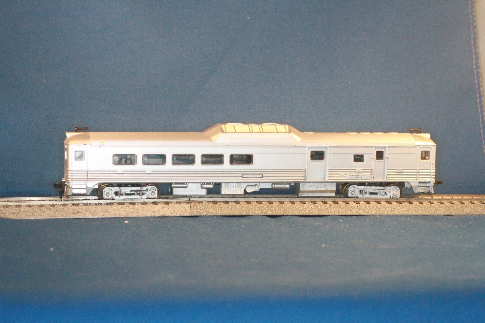 JP HO Athearn Budd RDC-3 RPO Rail Diesel Car No Road Name – Unpowered